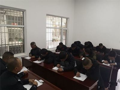 山西平順交警對摩托車駕駛員進行集中培訓